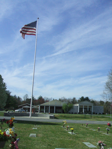 Funeral Home «Forest Lawn Funeral Homes», reviews and photos, 538 Tracy Grove Rd, Hendersonville, NC 28792, USA