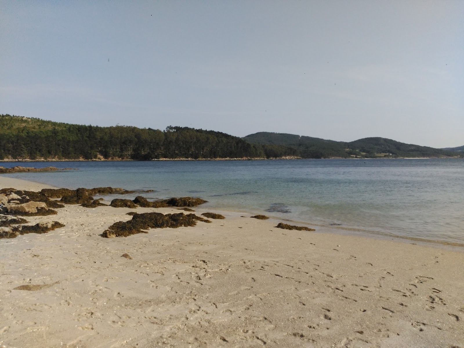 Foto van Playa de Lingunde met kleine baai