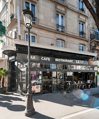 Extérieur du Restaurant LE 17 Hotel Cafe à Paris - n°17