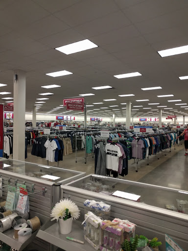 Clothing Store «Burlington Coat Factory», reviews and photos, 3350 Steelyard Dr, Cleveland, OH 44109, USA