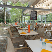 Atmosphère du Restaurant français Les Jardins de l'Orangerie à Bègles - n°5