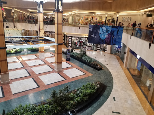 Computer Store «Apple Northbrook», reviews and photos, 1310 Northbrook Ct, Northbrook, IL 60062, USA