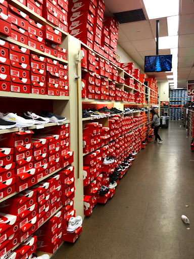 Shoe Store «Famous Footwear», reviews and photos, 40-24 College Point Blvd, Flushing, NY 11354, USA