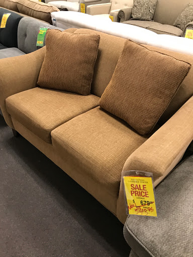 Furniture Store «Raymour & Flanigan Furniture and Mattress Clearance Center», reviews and photos, 5550 Sunrise Hwy, Massapequa, NY 11758, USA