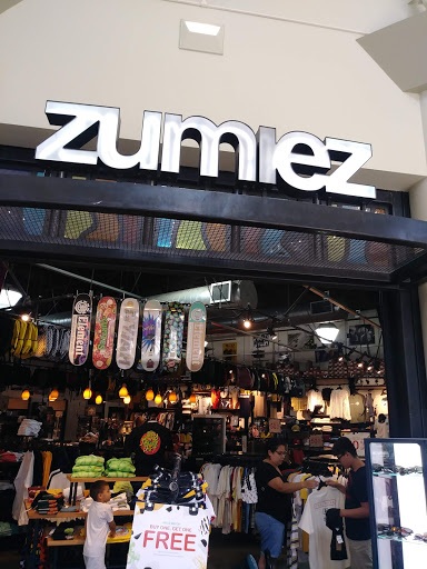Zumiez, 1215 Colusa Ave f601, Yuba City, CA 95991, USA, 