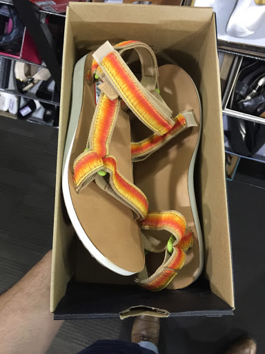 Shoe Store «DSW Designer Shoe Warehouse», reviews and photos, 1300 Huguenot Rd, Midlothian, VA 23113, USA