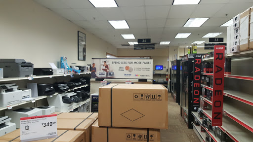 Electronics Store «Micro Center», reviews and photos, 32800 Concord Dr, Madison Heights, MI 48071, USA