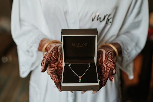 Jeweler «Malani Jewelers, Tampa FL - 22Kt Gold & Diamond Jewelry», reviews and photos, 2367 E Fowler Ave, Tampa, FL 33612, USA