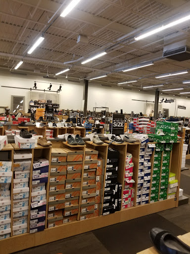 Shoe Store «DSW Designer Shoe Warehouse», reviews and photos, 345 Rockaway Turnpike, Lawrence, NY 11559, USA