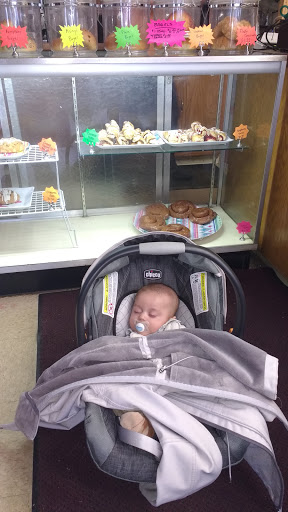 Bakery «Beach Donut Shop», reviews and photos, 344 E Main St, Clinton, CT 06413, USA