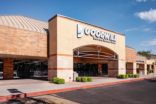 Thrift Store «Thunderbird & Scottsdale Goodwill Retail Store & Donation Center», reviews and photos, 14202 N Scottsdale Rd, Scottsdale, AZ 85254, USA