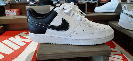 Shoe Store «DSW Designer Shoe Warehouse», reviews and photos, 6722 Charlotte Pike, Nashville, TN 37209, USA