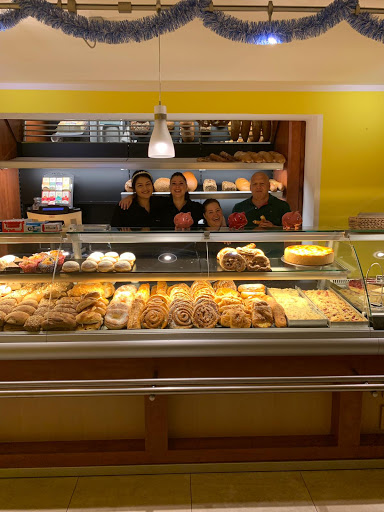 Nesli’s Backcafé