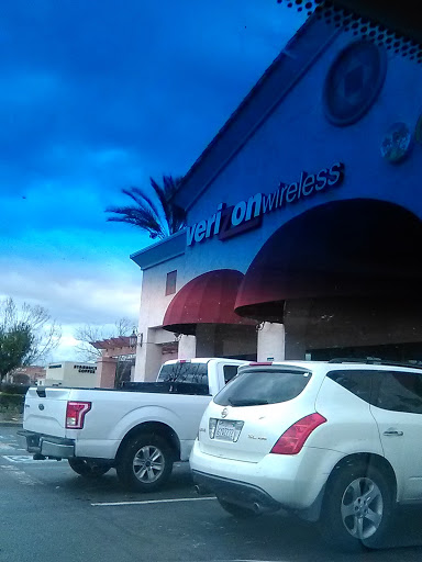 Cell Phone Store «Verizon», reviews and photos, 7723 N Blackstone Ave #101, Fresno, CA 93720, USA