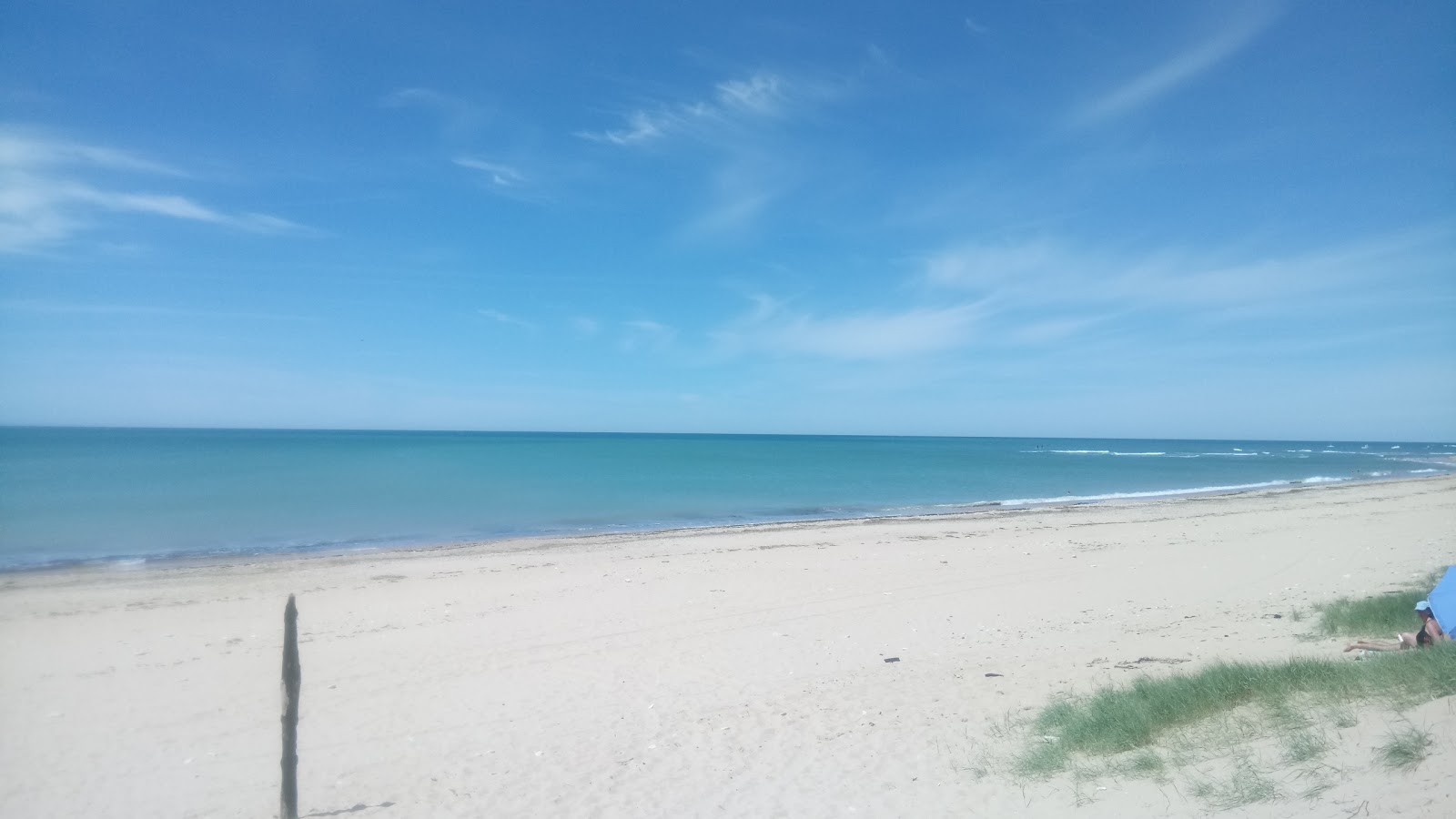 Photo de Plage des bonnes - bon endroit convivial pour les animaux de compagnie pour les vacances