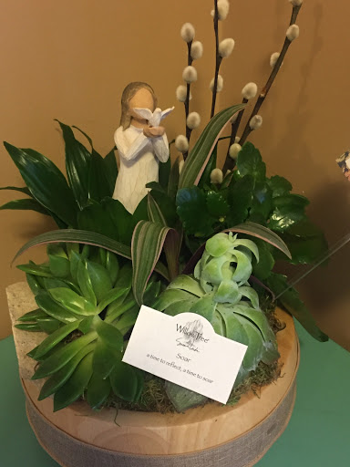 Florist «Seasons Florist & Garden Center», reviews and photos, 1924 Lakeview Ave, Dracut, MA 01826, USA