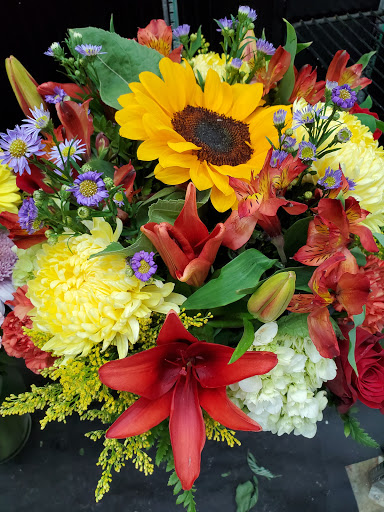 Florist «Jerome Florist & Gifts», reviews and photos, 3724 E Tremont Ave, Bronx, NY 10465, USA