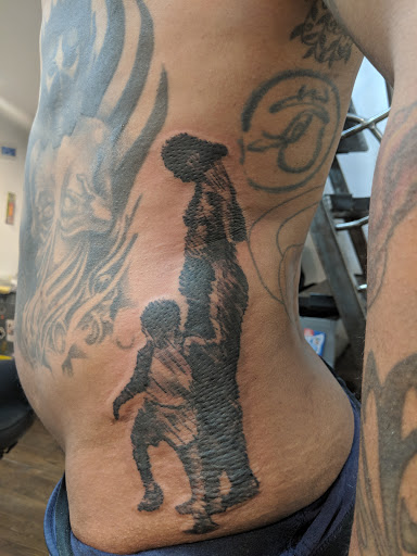 Tattoo Shop «Metamorph Tattoo Studios», reviews and photos, 1456 N Milwaukee Ave, Chicago, IL 60622, USA