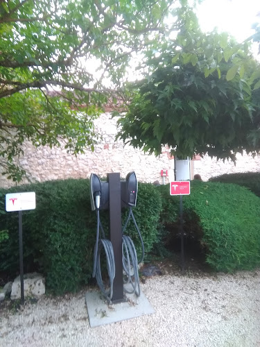 Borne Electrique Tesla à Sérignac-sur-Garonne