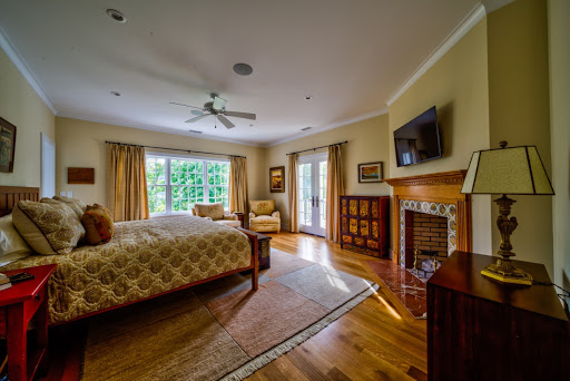 Real Estate Agency «Elyse Harney Real Estate - Salisbury», reviews and photos, 11 E Main St, Salisbury, CT 06068, USA