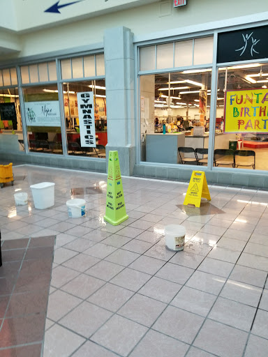 Shopping Mall «ShoppingTown Mall», reviews and photos, 3649 Erie Blvd E, Syracuse, NY 13214, USA