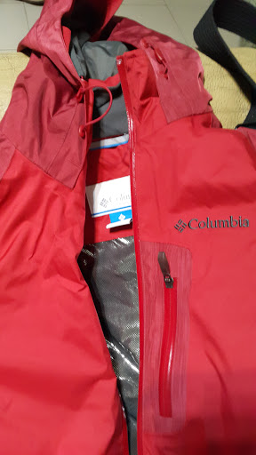 Sportswear Store «Columbia Sportswear Store - Gilroy, CA», reviews and photos, 681 Leavesley Rd d135, Gilroy, CA 95020, USA