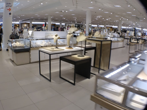 Shopping Mall «International Plaza and Bay Street», reviews and photos, 2223 N Westshore Blvd, Tampa, FL 33607, USA