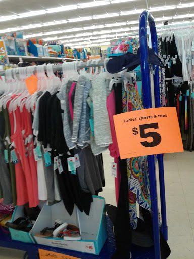 Discount Store «FAMILY DOLLAR», reviews and photos, 9 Clocktower Plaza, Elgin, IL 60120, USA
