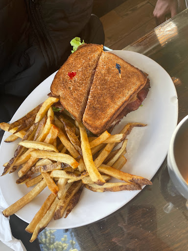 American Restaurant «M & M Restaurant & Lounge», reviews and photos, 137 N Main Ave, Gresham, OR 97030, USA
