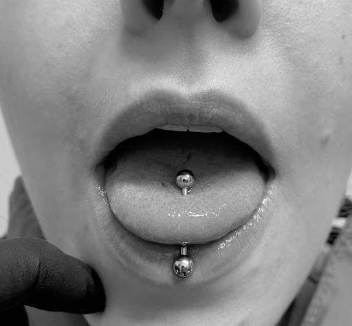 Tattoo Shop «Knuckle Up Tattoo Co.», reviews and photos, 2083 Irvin Cobb Dr, Paducah, KY 42003, USA