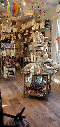 Jewelry Store «Knock Knock Boutique», reviews and photos, 110 W Chocolate Ave, Hershey, PA 17033, USA