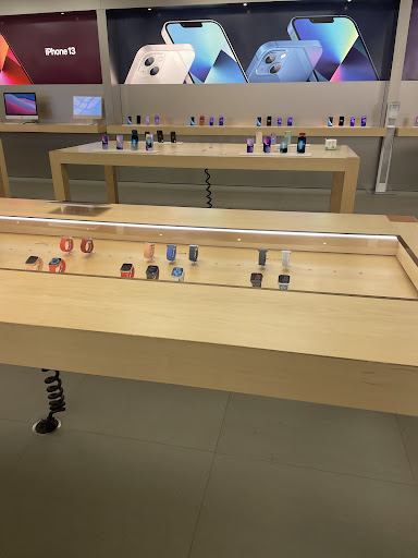 Computer Store «Apple Somerset», reviews and photos, 2800 W Big Beaver Rd, Troy, MI 48084, USA