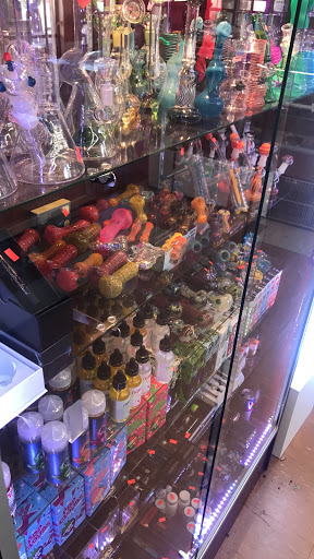 Convenience Store «Maple Mart Convenience Store», reviews and photos, 155 Maple St # 100, Springfield, MA 01105, USA