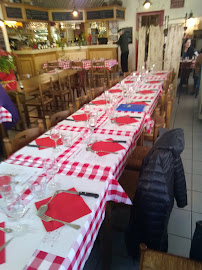 Atmosphère du Restaurant français Restaurant Le Montagnard à Saint-Laurent-du-Pont - n°7