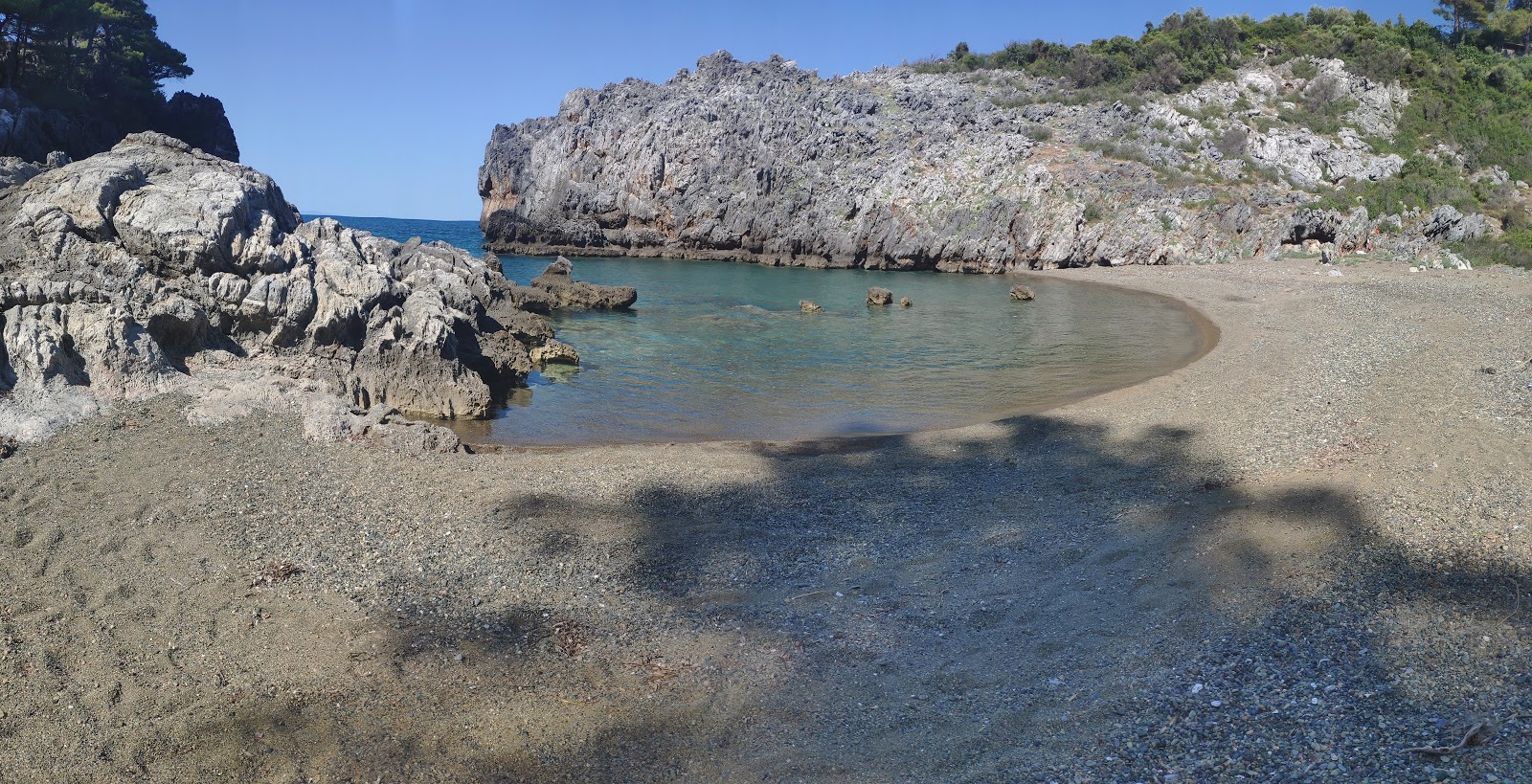 Photo de Steno Linari beach avec l'eau cristalline de surface