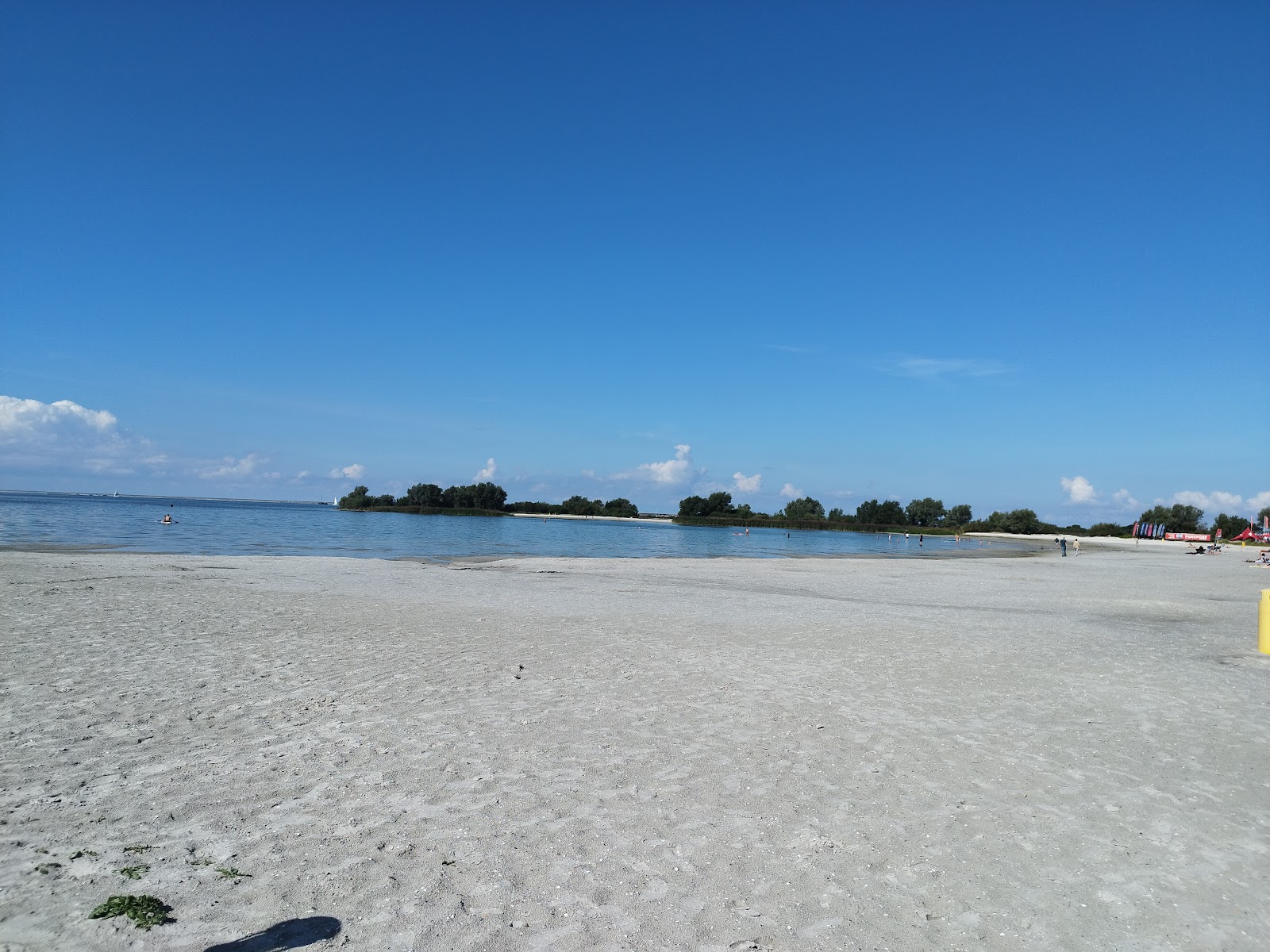 Foto af Makkum strand - populært sted blandt afslapningskendere
