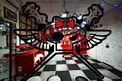 Inside Tattoo Shop di Donna Mayla
