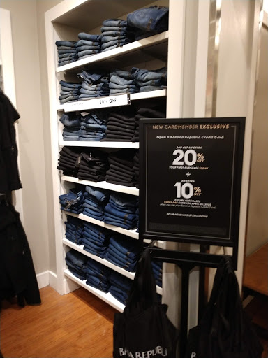 Clothing Store «Banana Republic», reviews and photos, 8200 Vineland Ave, Orlando, FL 32821, USA