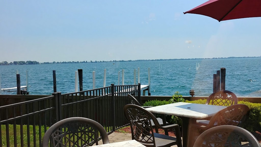 Bobby Macs Bayside Tavern & Grill 48023