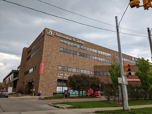 Shopping Mall «Pointe Plaza Shopping Center», reviews and photos, 19251 Mack Ave #90, Grosse Pointe Woods, MI 48236, USA