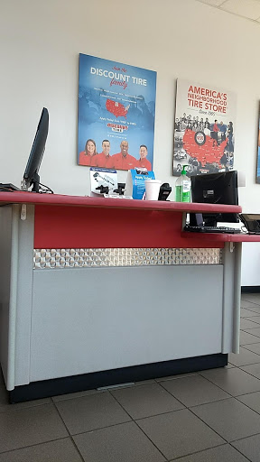 Tire Shop «Discount Tire Store - Cumming, GA», reviews and photos, 1600 Market Pl Blvd, Cumming, GA 30041, USA