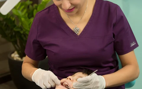 Pediatric dentist and Special needs الدكتورة مي التايه Dr Mai Altayeh أستشارية طب أسنان الأطفال و الاحتياجات الخاصة image
