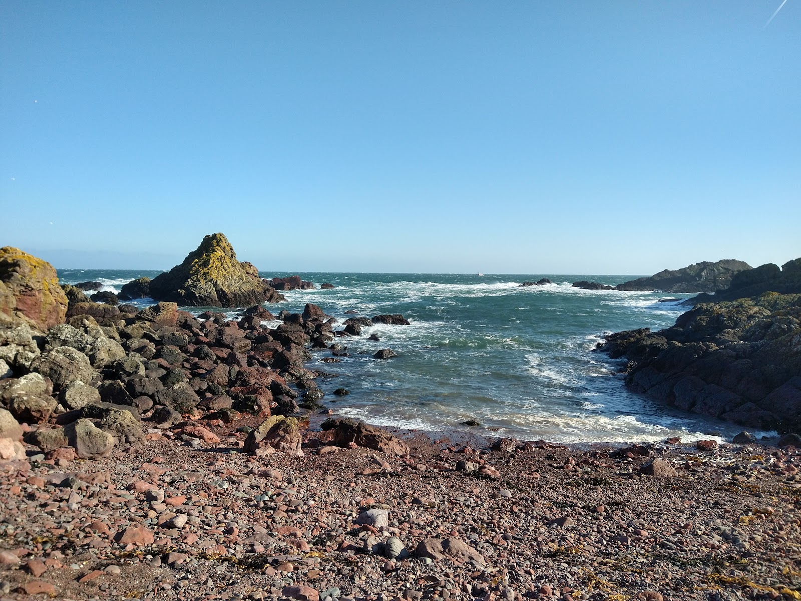 Foto van St Abb's Head met kleine baai