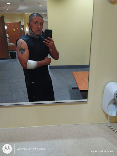 Golds Gym image