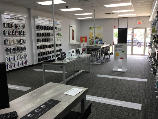 Cell Phone Store «GoWireless Verizon Authorized Retailer», reviews and photos, 301 Center St #12, Chardon, OH 44024, USA