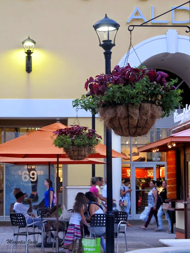 Shopping Mall «Orlando Outlet Marketplace», reviews and photos, 5269 International Dr, Orlando, FL 32819, USA