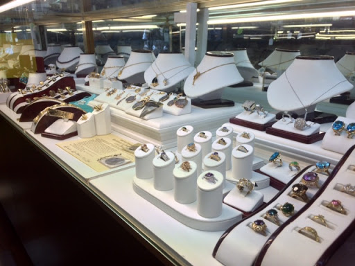 Pawn Shop «Pine Ridge Pawn & Jewelry», reviews and photos, 2033 Pine Ridge Rd #4, Naples, FL 34109, USA