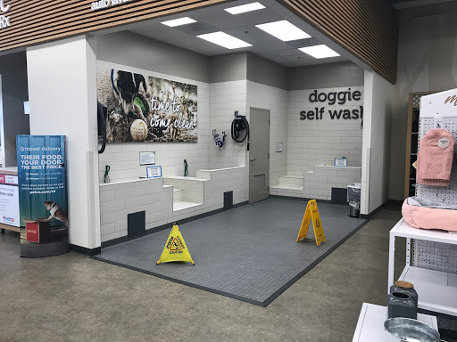 Pet Supply Store «Petco Animal Supplies», reviews and photos, 5850 Sepulveda Blvd, Van Nuys, CA 91411, USA