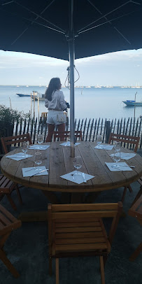Atmosphère du Bar-restaurant à huîtres LE GRAND BANC - Cabane Ostréicole à Lège-Cap-Ferret - n°4