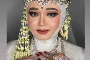 Dini salon dan Rias pengantin WO,comal,pemalang,Jawa tengah image